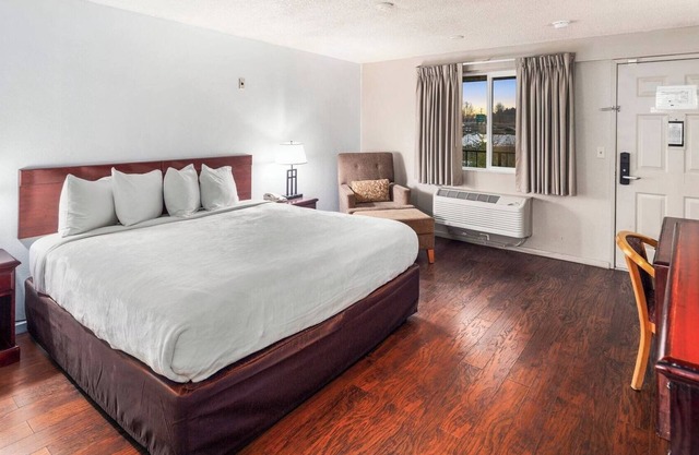 Budget-Friendly Stay w/Essential Comforts Close to Seattle-Tacoma Airport