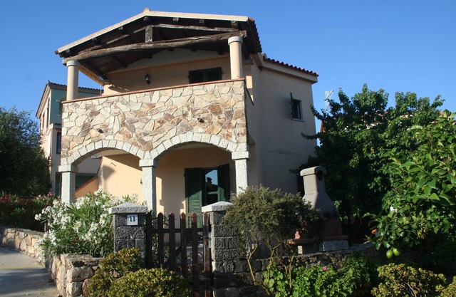 Budoni VILLETTA GINEVRA, PRIVATE GARDEN, BARBECUE,AIR CONDITIONING.