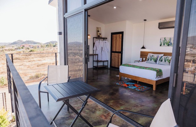 Bungalow 4 Queen Villa Loar, In The Heart of El Valle De Guadalupe.