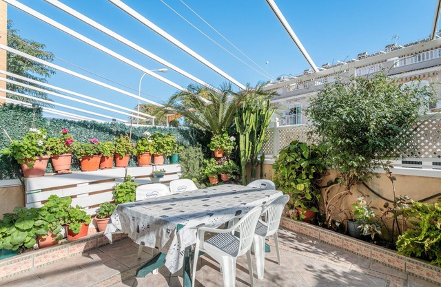 Bungalow 'Adelina En Santa Pola' with Private Terrace, Wi-Fi and Air Conditioning
