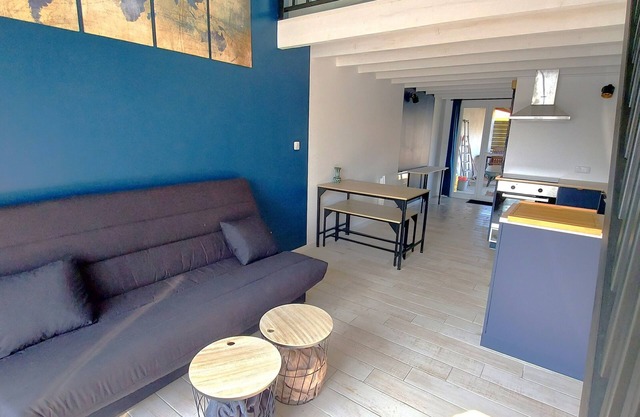BUNGALOW house with mezzanine and exterior, sleeps 2 to 4, 10km from Puy du Fou