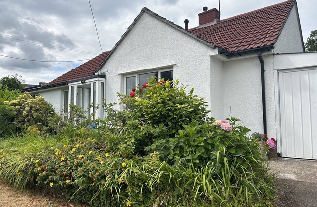 Bungalow in Welsh Mountainside Ideal for Cycling, Walking and Events in Cardiff