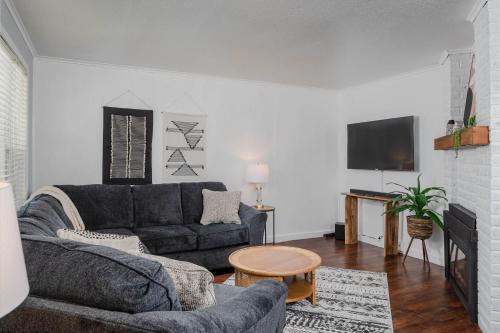 Bungalow on Baldwin - 3 bed 2 bath