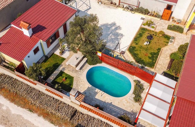 Bungalow with outdoor swimming pool