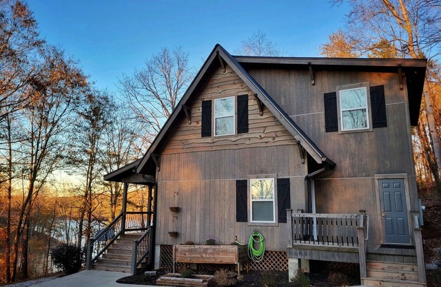 Bunk/Game Room, Near Lake, Pet Friendly, Firepit, FUN!