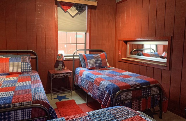Bunkhouse Cabin The Lazy Buffalo Cache Wichita Mountains Family Reunion Kitchen