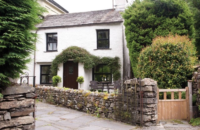 BURROW COTTAGE, with a garden in Bowness-On-Windermere