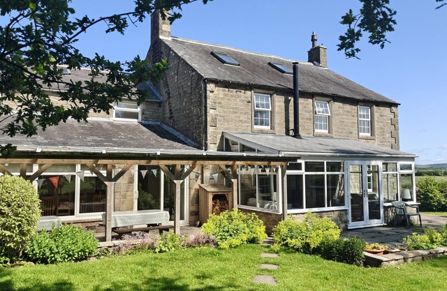 BUSH NOOK HOUSE, pet friendly, with hot tub in Brampton, Cumbria