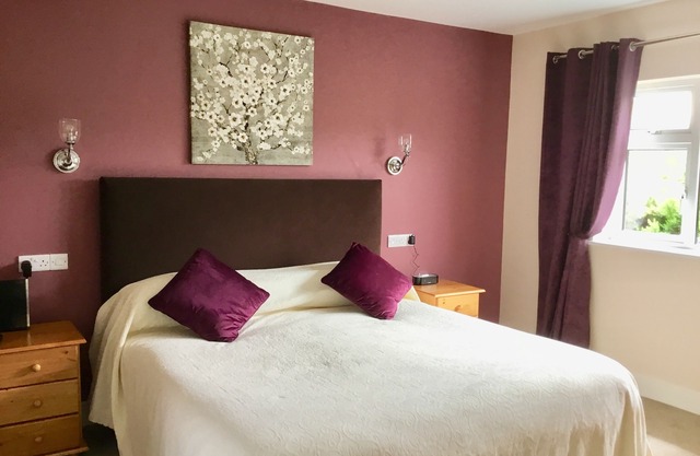 Buttermilk Lodge 2 Bedroom Apartment, 5 mins walk Clifden Centre