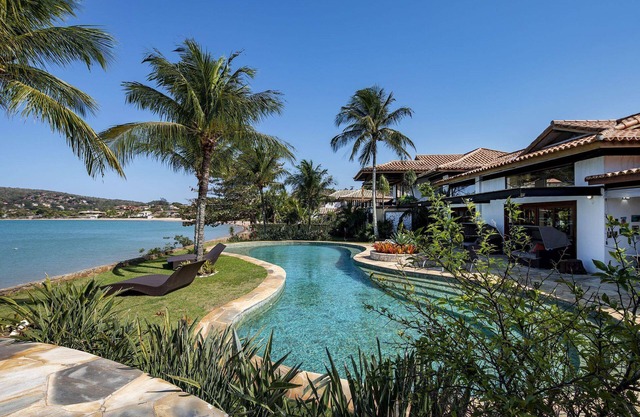 Buz032 - Luxury mansion in front of the sea in Búzios