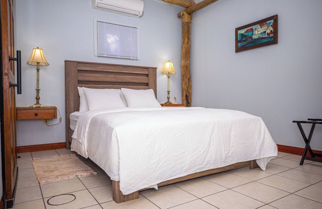 Bze Nature Nook – 2 Private 1BR Suites, Lagoonfront, Gated, 10 Min from Airport