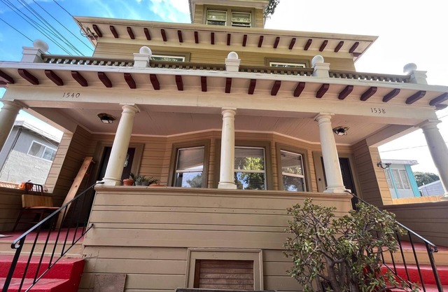 C2: Charming 1-bedroom in a community style house close to UC Berkeley