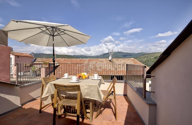 Cà De Pace is a two bedroom house on the main square of the village of Civezza.