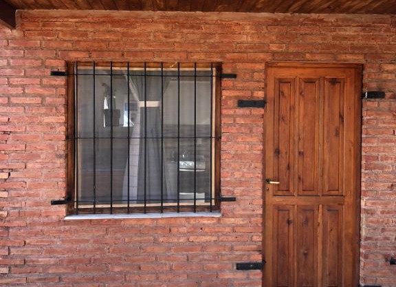 CABAÑAS FENIX con ARROYO NATURAL BORDEANDO LA PROPIEDAD reservar con 24 hs de anticipación