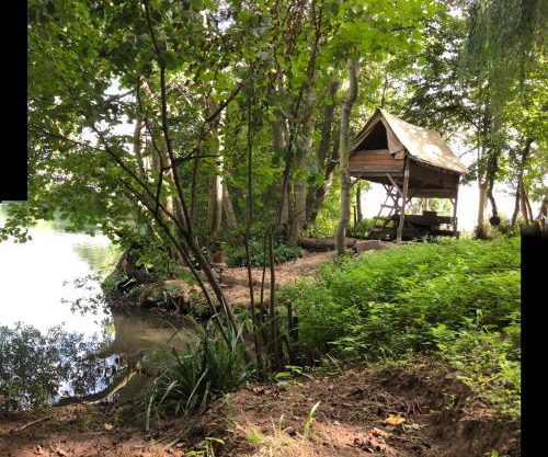 cabane sur pilotis les pieds dans l'eau