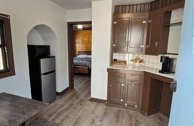 Cabin 19 | 2BR w/Kitchenette Near Downtown