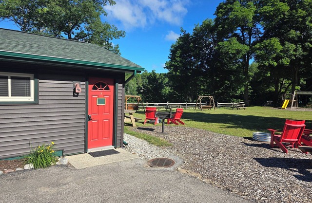 Cabin #2- Sleeping Bear Resort