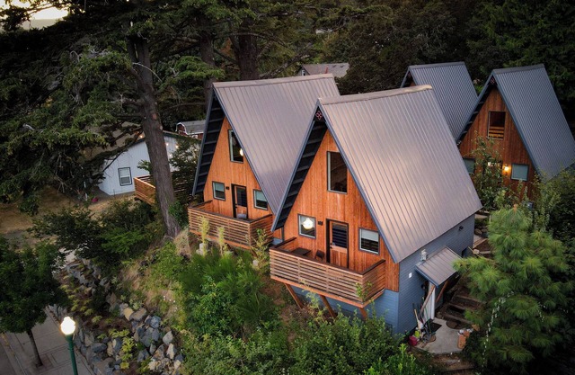 CABIN 2 WITH RIVER VIEW