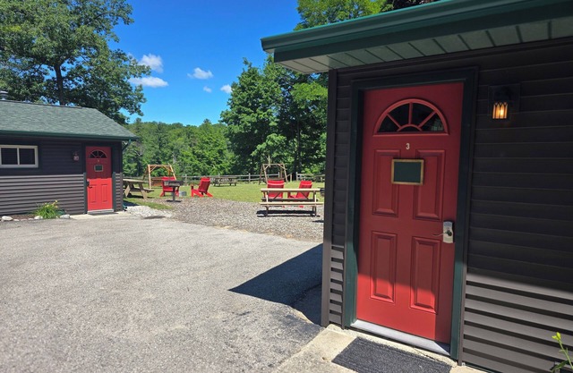 Cabin #3- Sleeping Bear Resort