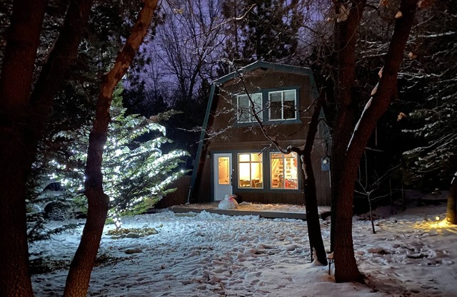 Cabin escape with privacy. Enjoy Big Bear only minutes away.