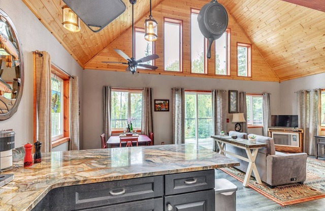 Cabin In The Woods 1 Bedroom Cabin