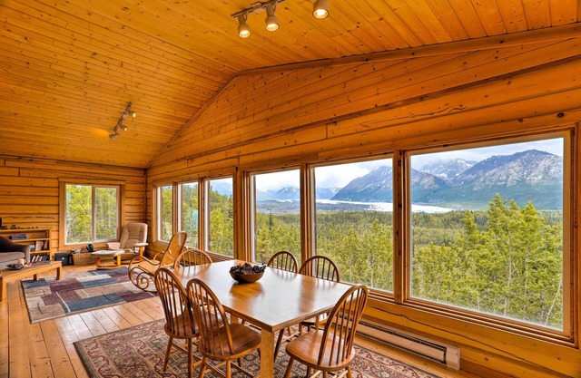 Cabin w/Glacier Views: Walk to Matanuska River!