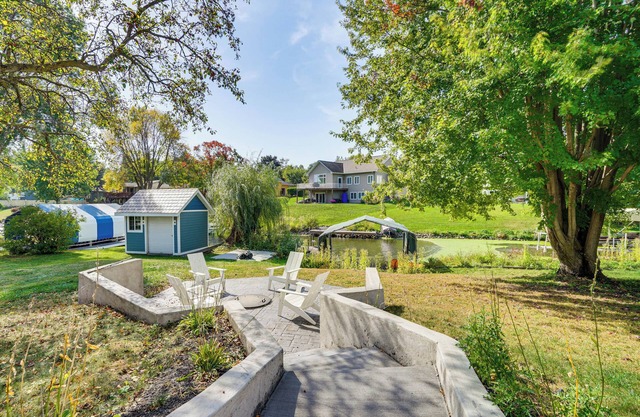 Cabin w/Halstead Bay Access: Hot Tub, Sauna, Dock