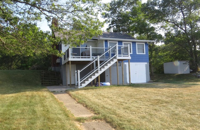 Cabin with 150 ft of beach front and amazing sunsets and sunrises!