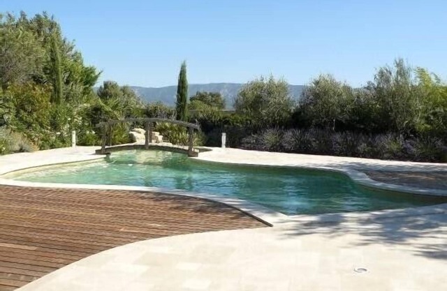 CABRIERES D'AVIGNON LUBERON charming villa with heated pool
