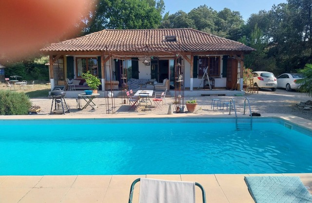 "California" a house in the Luberon, with a large swimming pool, sleeps 3
