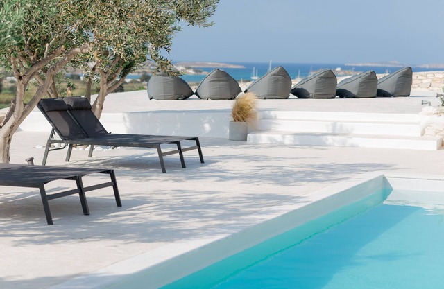 CALM HOUSE IN NAOUSA