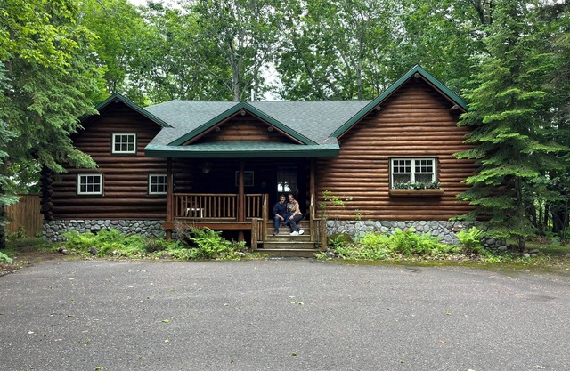 Calm Waters Cabin-RELAX :sauna/jacuzzi tub/campfire & RECREATE :water/trails/MTU
