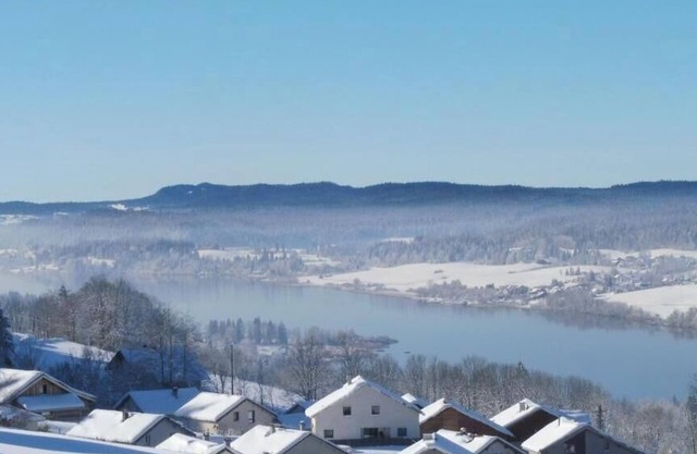Calme vue sur le lac Rando, Activités Nautiques , Sport D'hiver, Gastronomie !