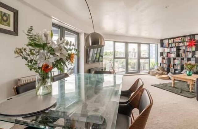 Calming Sea View City Apartment