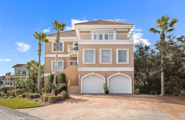 Calvert Castle, Elevator, Golf cart, Beach ,Pool