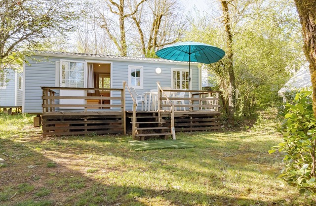 "Calvi" Mobile Home: Dordogne Vacation, Shared Pool & Mini-Farm near Sarlat