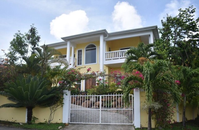 Calypso Villa - Upper Level Spacious Secluded Dwelling