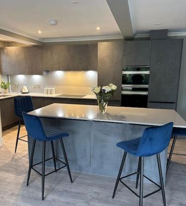 Cameron Coach House Modern Property in Murrayfield Edinburgh