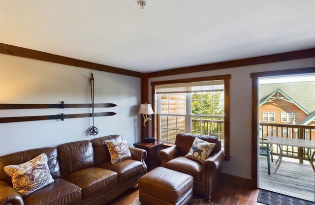 Camp 4 Ski-in-Ski-out Townhome with Ski Shuttle