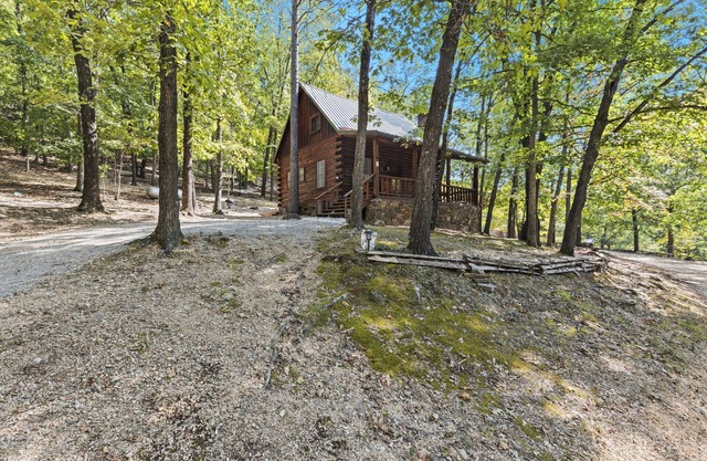 Camp Allswell - Cozy Loft Cabin Getaway-Fireplace