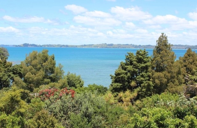 Campbells Beach Getaway with stunning views