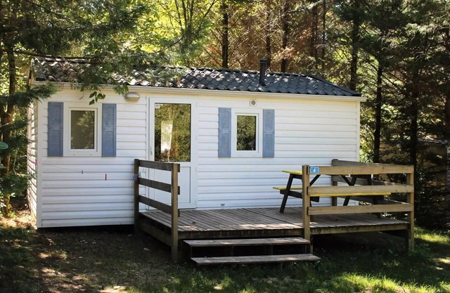 Camping de la Grande Prade * - Mobil Noisetier 4 people with terrace 4 people