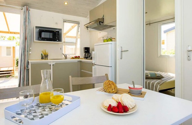 Camping Le Crin Blanc *** - Cozy 3-room mobile home for 4 adults and 1 child under 12