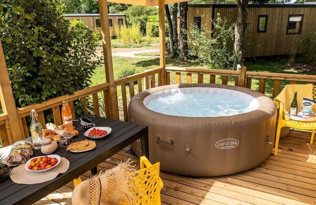 Camping maeva Getaways Le Domaine de Mesqueau *** - Ty Premium Cottage + 3-Room SPA 4 People + TV