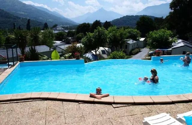 Camping Soleil du Pibeste* - Mountain chalet - 1 bedroom = sheets + towels + cleaning for 2 people