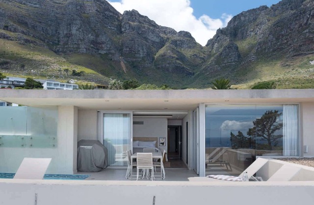 Camps Bay Grace - Villa with pool and ocean views