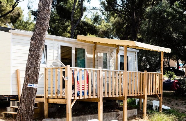 Campsite La Baie des Anges * - Classic 3-room mobile home for 4 people with air conditioning