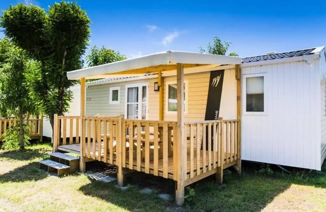Campsite Les Truffières de Dordogne * - Chalet Comfort 3 Rooms 4/5 People