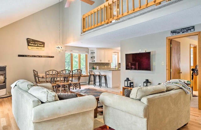 Campton Home with Mtn Views - Close to the Slopes!