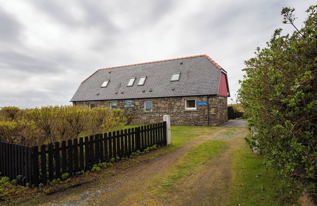 CANACH COTTAGE, pet friendly in Daliburgh, Isle Of South Uist